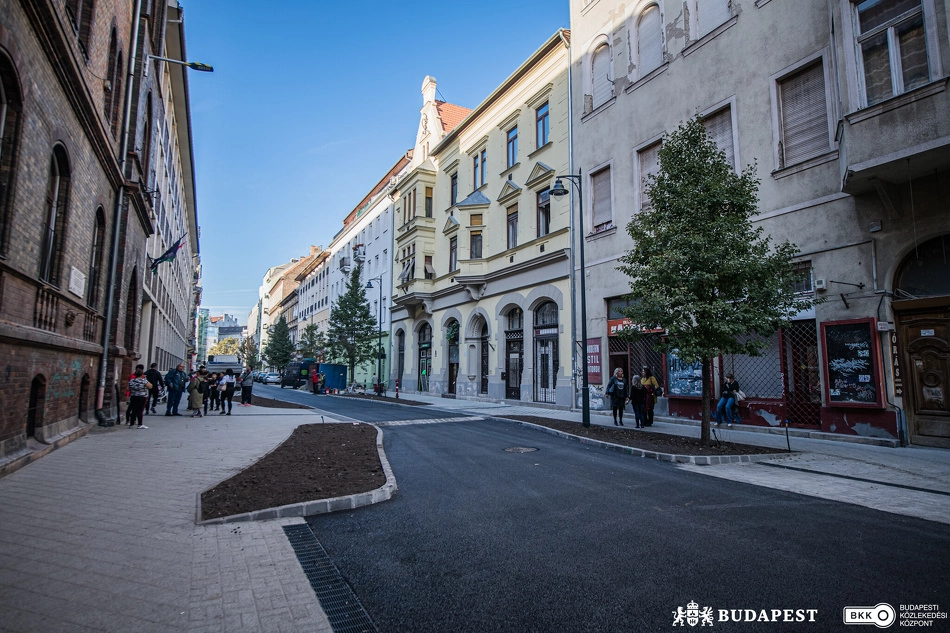 Visszakapta a közúti forgalom a Somogyi Béla utcát